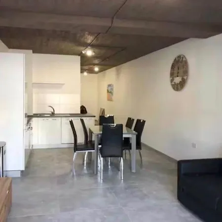 Seafront, Central, Comfortable And Relaxing *